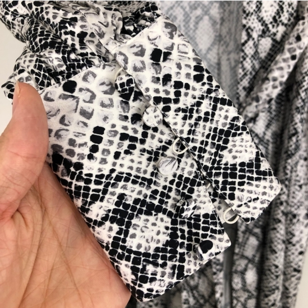 Good American Python Print Silky Robe - image 8